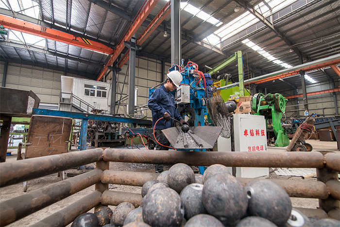 六安网架配件-螺栓球加工车间